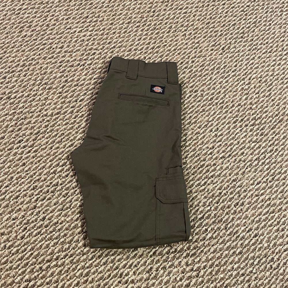 30x30 dickies straight slim cargo fit. olive green.